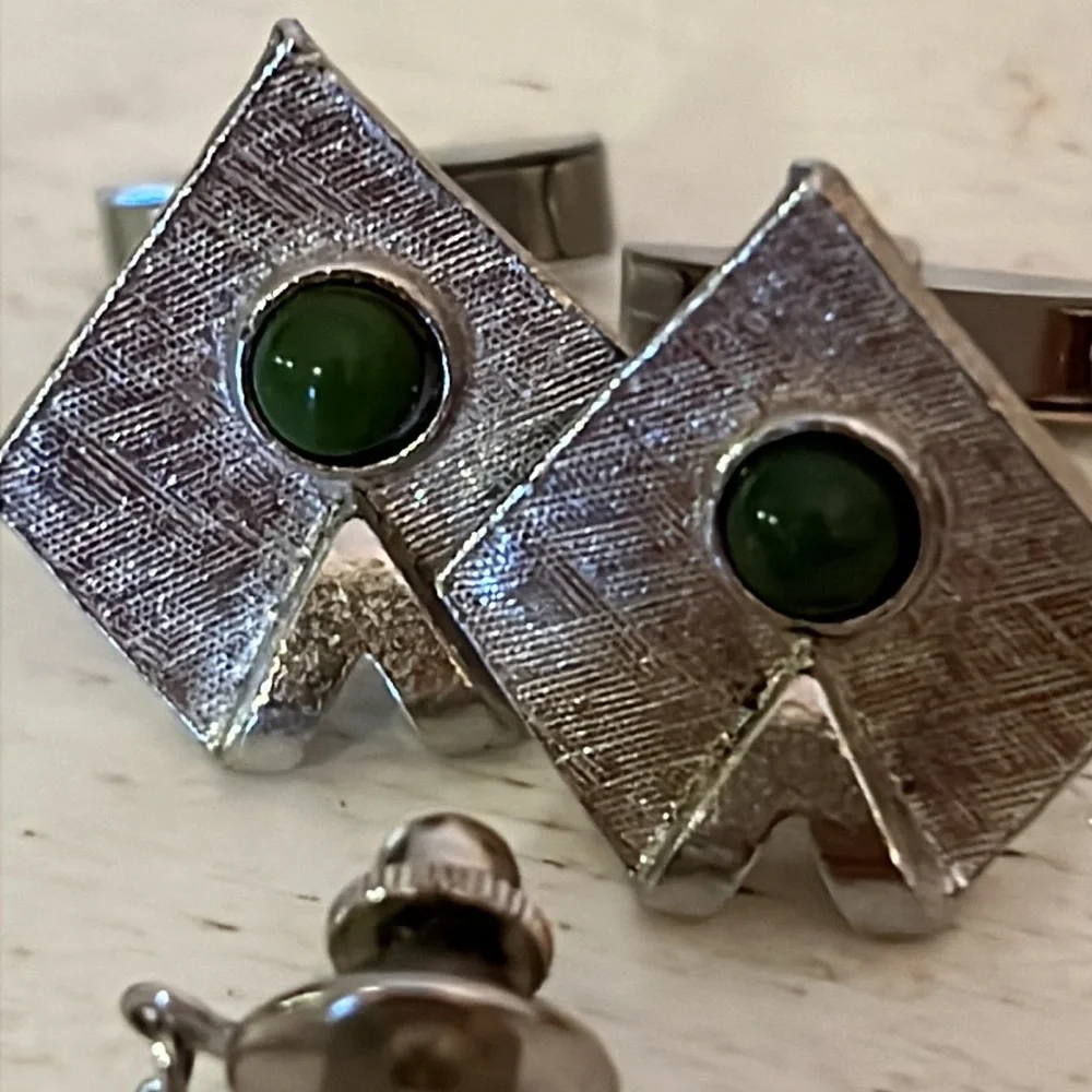 Vintage silver tone green stone USA Cufflinks & tie tack